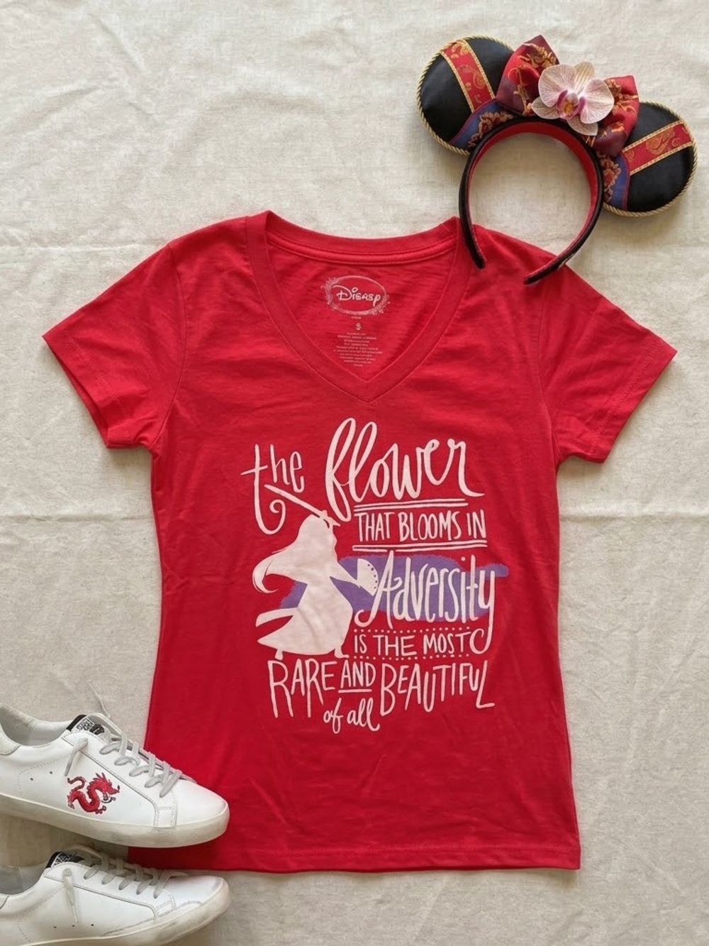 Disney Princess Mulan V-Neck Tee Size Small